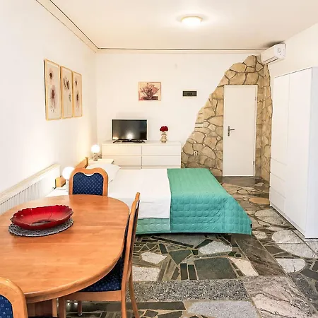 Appartement Ein Im Zweirosen By Interhome *
