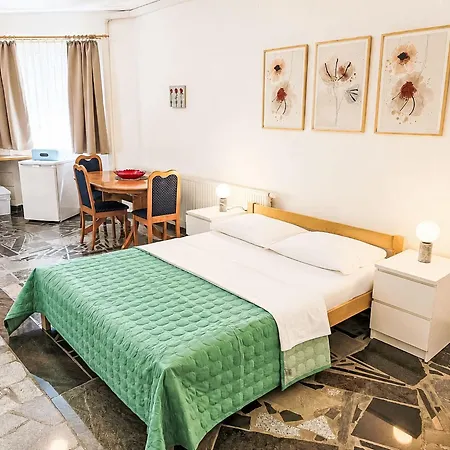 Appartement Ein Im Zweirosen By Interhome