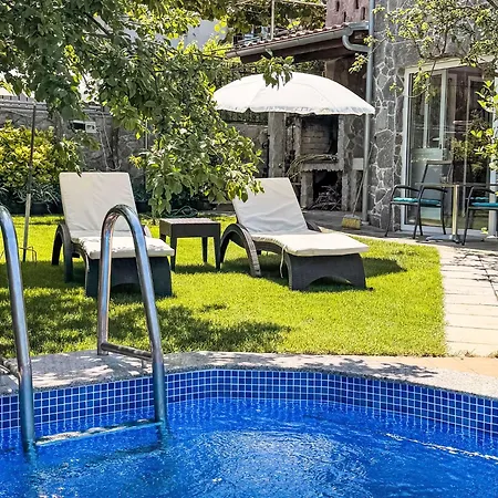 Appartement Ein Im Zweirosen By Interhome